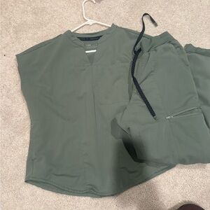 Figs Women's Scrub Set in Green